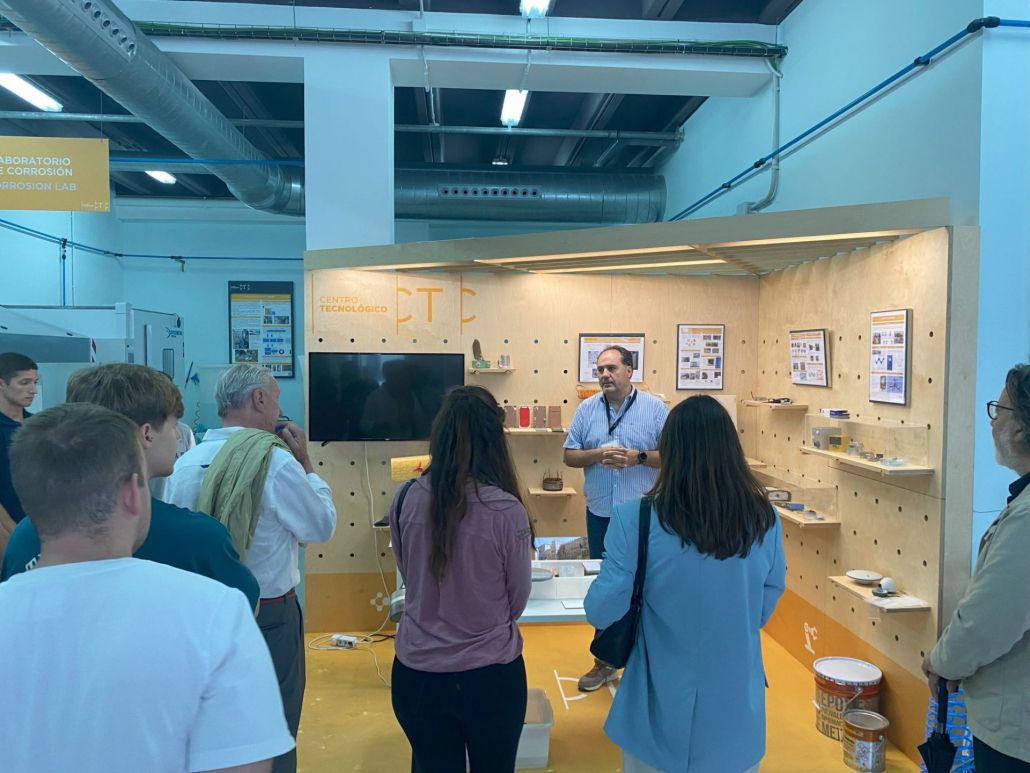 Estudiantes de la UC en las instalaciones de CTC